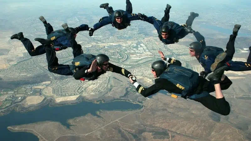 10 bonnes raisons de faire un saut en parachute